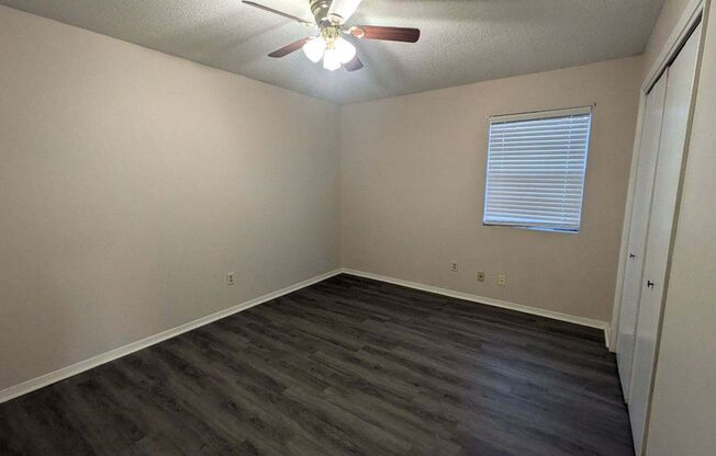 2 beds, 1 bath, 918 sqft, $1,050