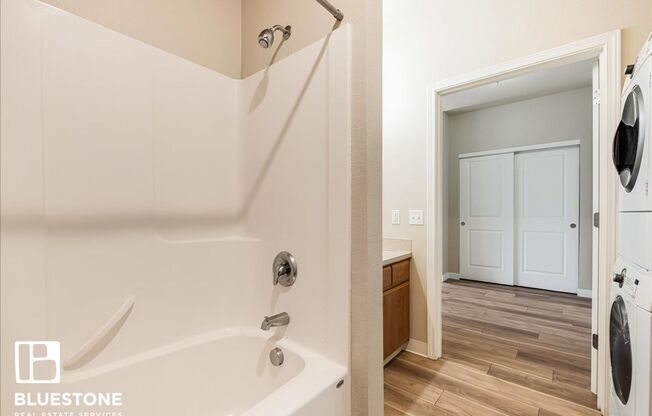 1 bed, 1 bath, 725 sqft, $1,350, Unit 1154-302