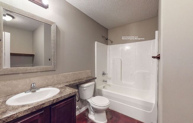 1270 N CURTIS CT