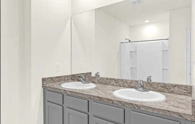 5 beds, 3 baths, $2,800