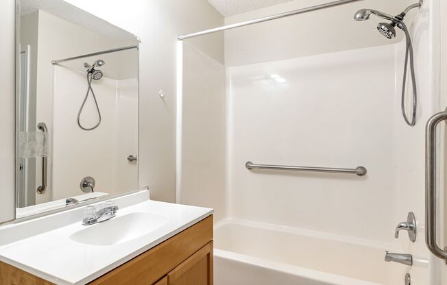 2 beds, 2 baths, $949