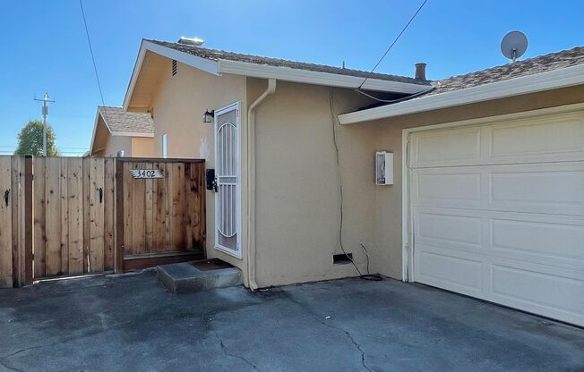 2BD/1BA - Santa Clara Gem: Updated Home Near Apple Campus, Pet-Friendly, Great Location