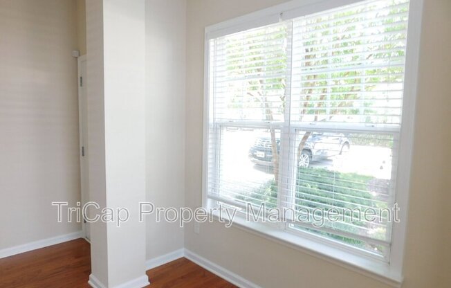 524 ELM AVE