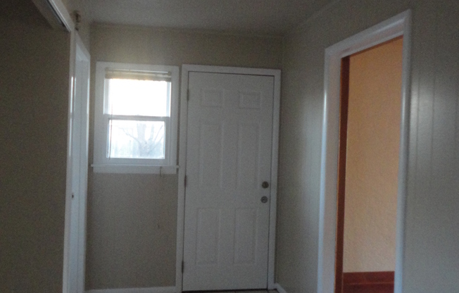 3 beds, 2 baths, $750