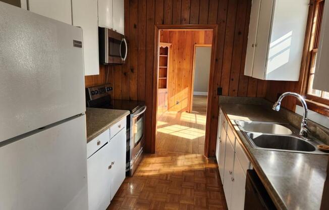 111 CHARLTON ST