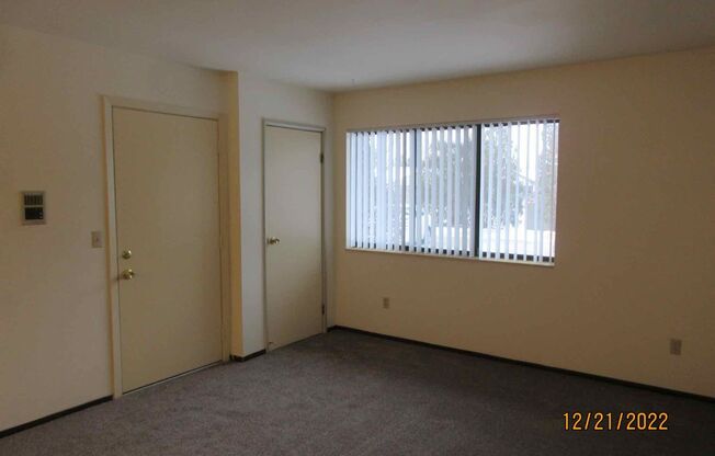 2 beds, 1 bath, $1,075, Unit 15623 - 09