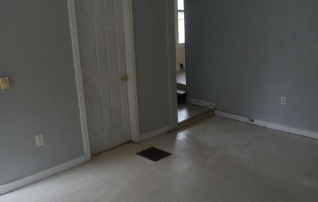 1 bed, 1 bath, $825, Unit unit 2