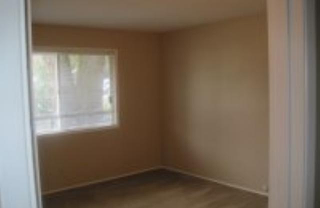 2 beds, 1 bath, 784 sqft, $1,295, Unit D