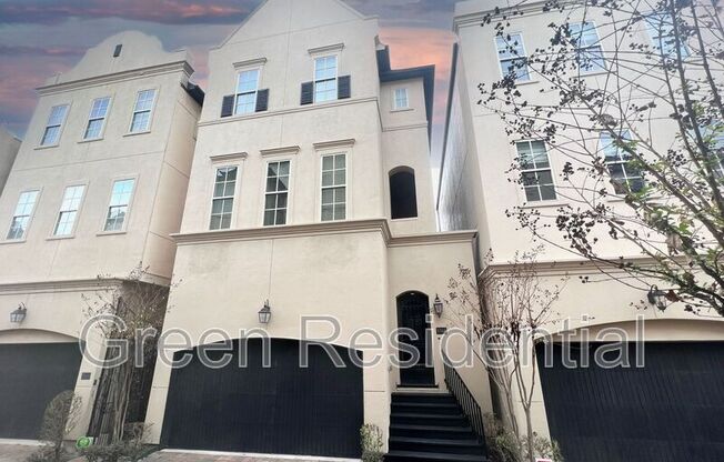 1368 W 25 ST