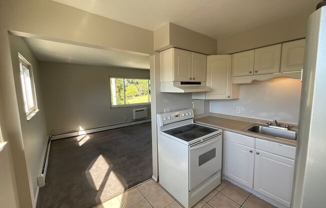 2 beds, 1 bath, $1,150, Unit Unit 06