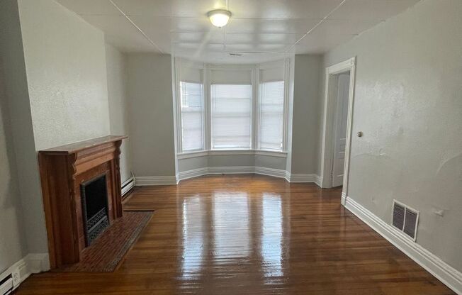 1 bed, 1 bath, $650, Unit Apt #2