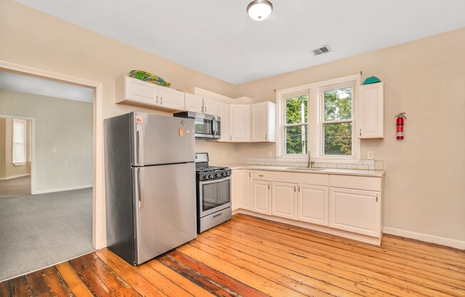 5 beds, 2 baths, 2,200 sqft, $3,900, Unit 0