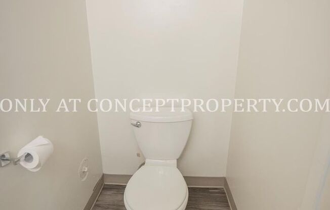 2 beds, 1.5 baths, 1,040 sqft, $1,299, Unit 03