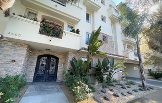 Studio City living at a great price. 3bd/2ba condo, dual parking, water/trash included!