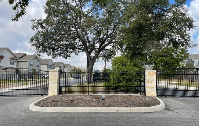 3 beds, 2.5 baths, $1,425, Unit 10318 Lynwood Village Unit 102