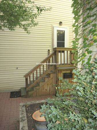 121 SPG ST