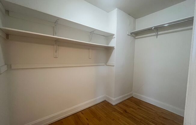 Studio, 1 bath, 450 sqft, $963, Unit 16