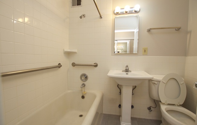 1 bed, 2 baths, 692 sqft, $2,150, Unit 1011