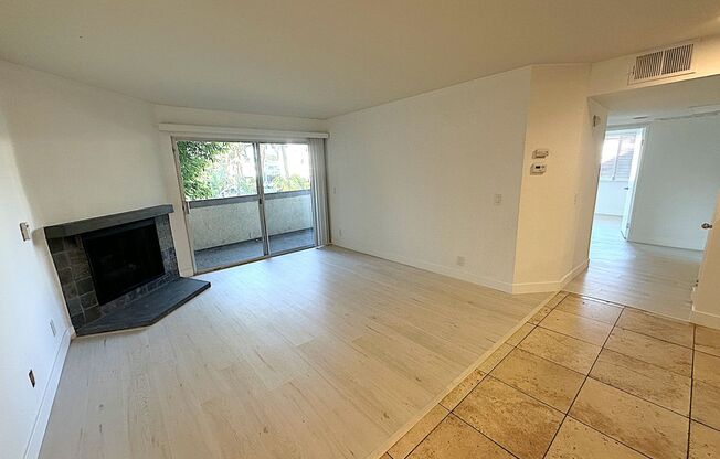 Beautiful 2-Bed, 2-Bath Winnetka Condo – Spacious, Updated & Move-In Ready *Short Term Lease*