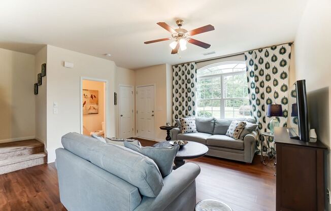 3 beds, 2.5 baths, 1,320 sqft, $1,550, Unit 2533 RRD