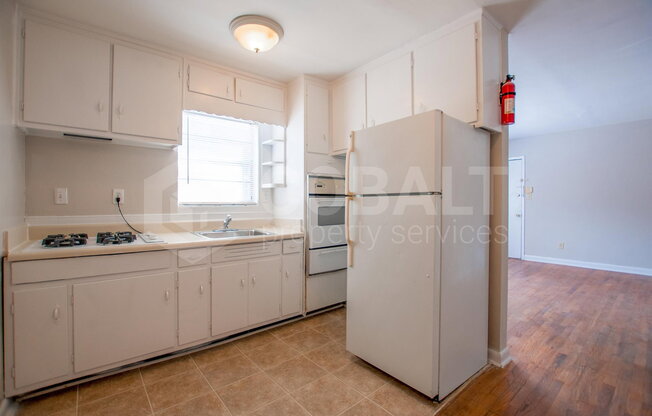890 GREENWOOD AVE NE