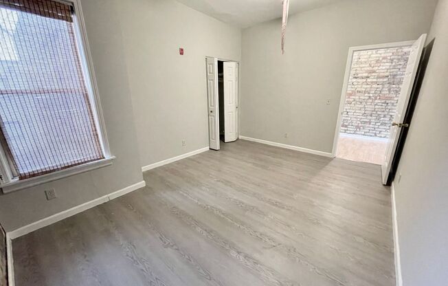 3 beds, 1 bath, $1,500, Unit 1726-02