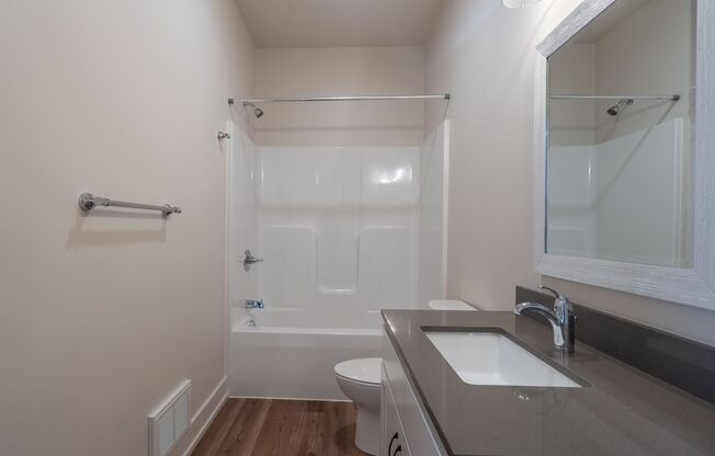 1 bed, 1 bath, 579 sqft, $1,400, Unit 24