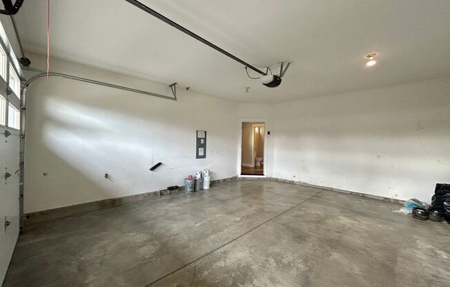 3 beds, 2.5 baths, $2,800
