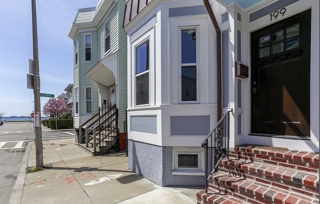 197 199 N ST