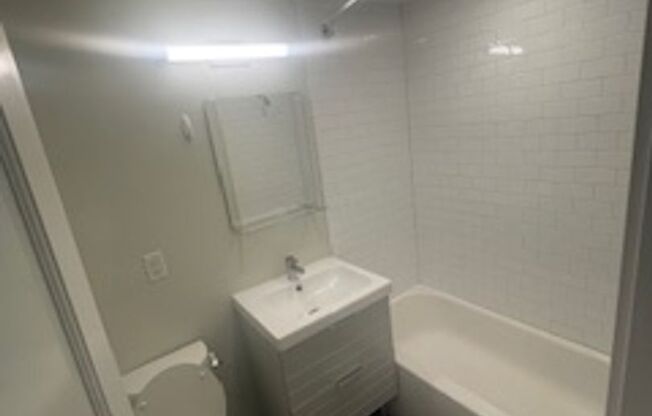 1 bed, 1 bath, 288 sqft, $875, Unit 224