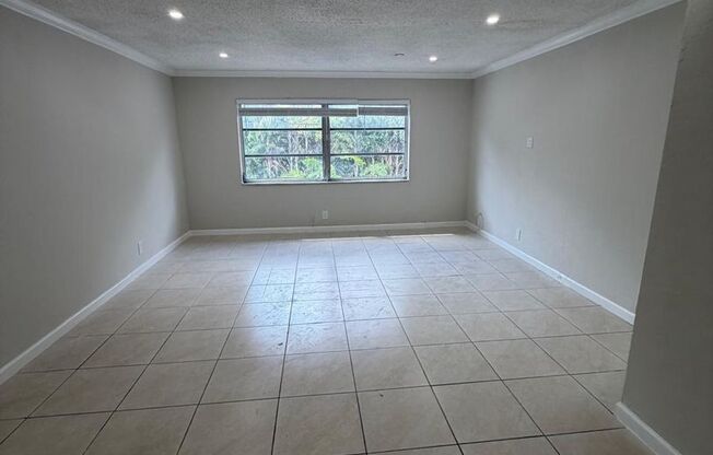 2 beds, 1 bath, 900 sqft, $2,250, Unit 5141-209