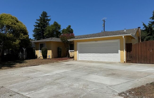 Beautiful 4-Bedroom Home with Spacious Layout and Modern Upgrades!