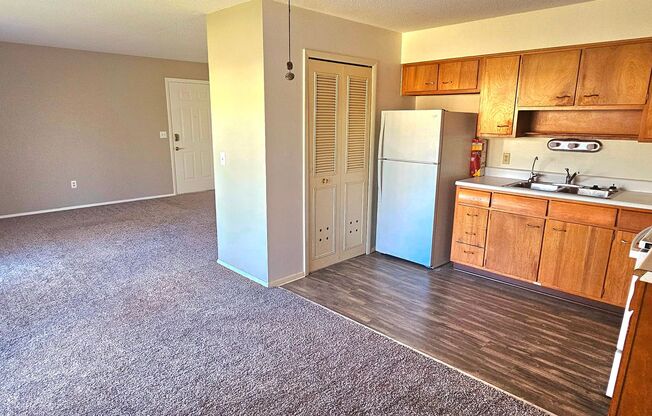 2 beds, 1 bath, 850 sqft, $800, Unit 2