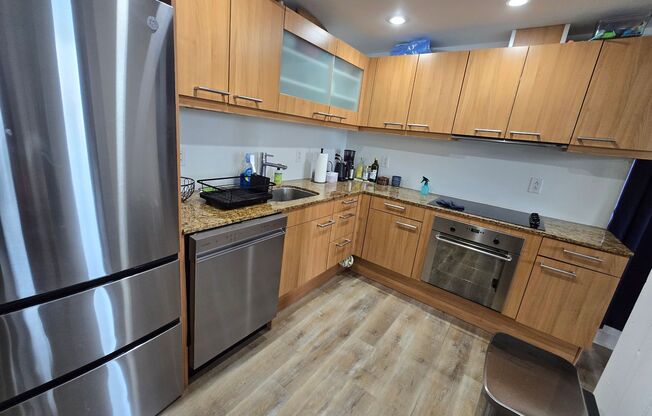 1 bed, 1 bath, 737 sqft, $1,995, Unit 5D
