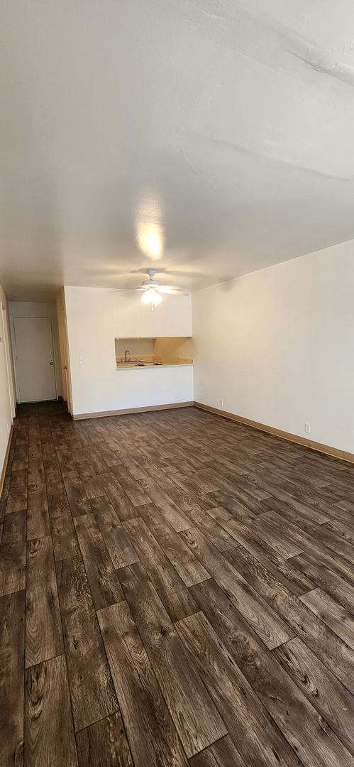 1 bed, 1 bath, 700 sqft, $1,045, Unit 05B