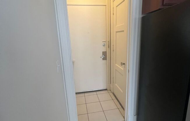 Studio, 1 bath, 224 sqft, $1,000, Unit 917