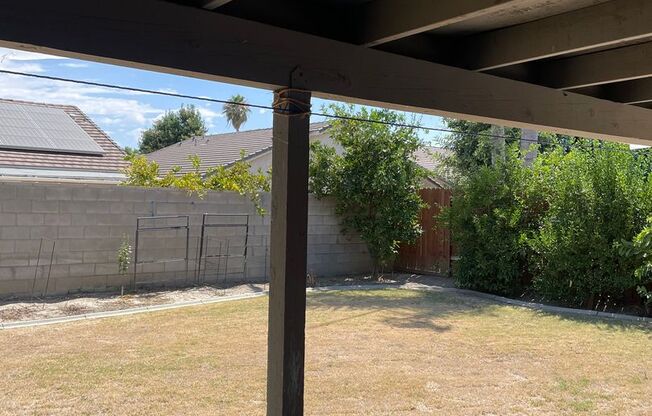 Spacious 4 Bed, 2 Bath Home in The Seasons Neighborhood, SW Bakersfield