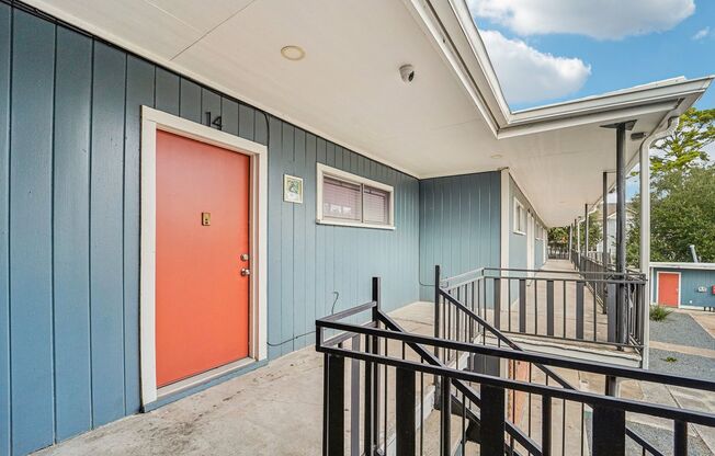 Studio, 1 bath, 500 sqft, $945, Unit 2807 Beauchamp - STUDIO2