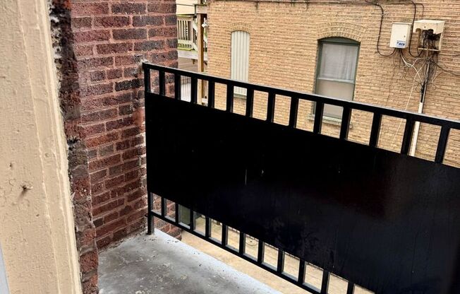 Studio, 1 bath, 300 sqft, $1,095, Unit #210