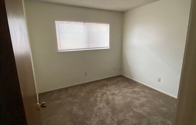 2 beds, 1 bath, $1,250, Unit 518 E. Elm