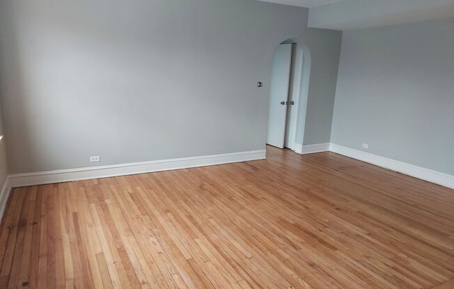 1048 N Cicero Ave