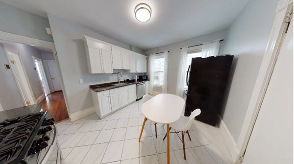 61 CRES AVE