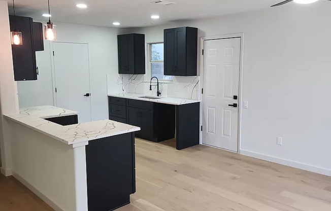 2410 SANTA RITA AVE