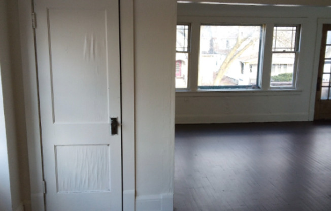 Get $300 off your first month’s rent– Ready for Move-In!