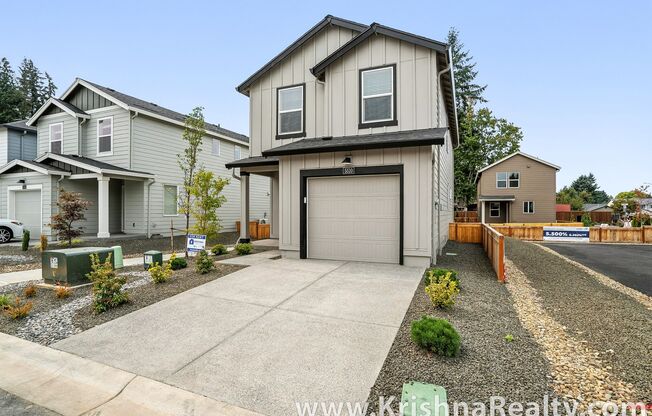 Modern 3-Bedroom Home with Upstairs Loft, Central A/C & Fenced Backyard