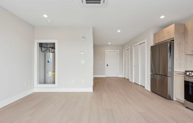 Studio, 1 bath, 360 sqft, $1,515, Unit Unit 614