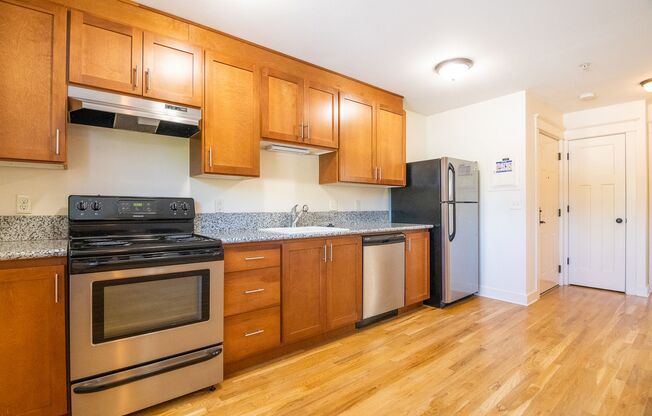 2424 N Vancouver