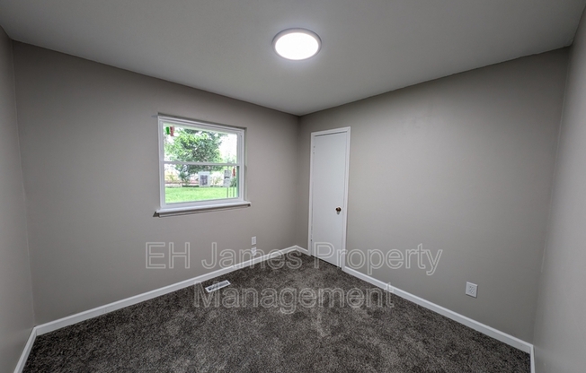 2404 S 124 E AVE