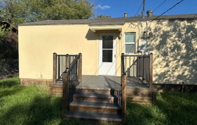 2 beds, 1 bath, $1,195