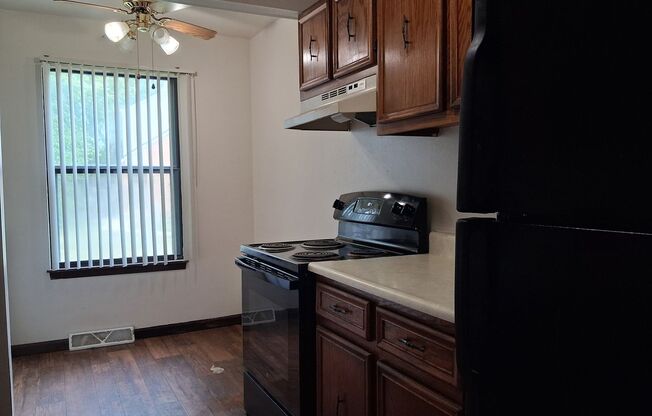 2 beds, 1.5 baths, 1,000 sqft, $1,650, Unit 8167-8167B
